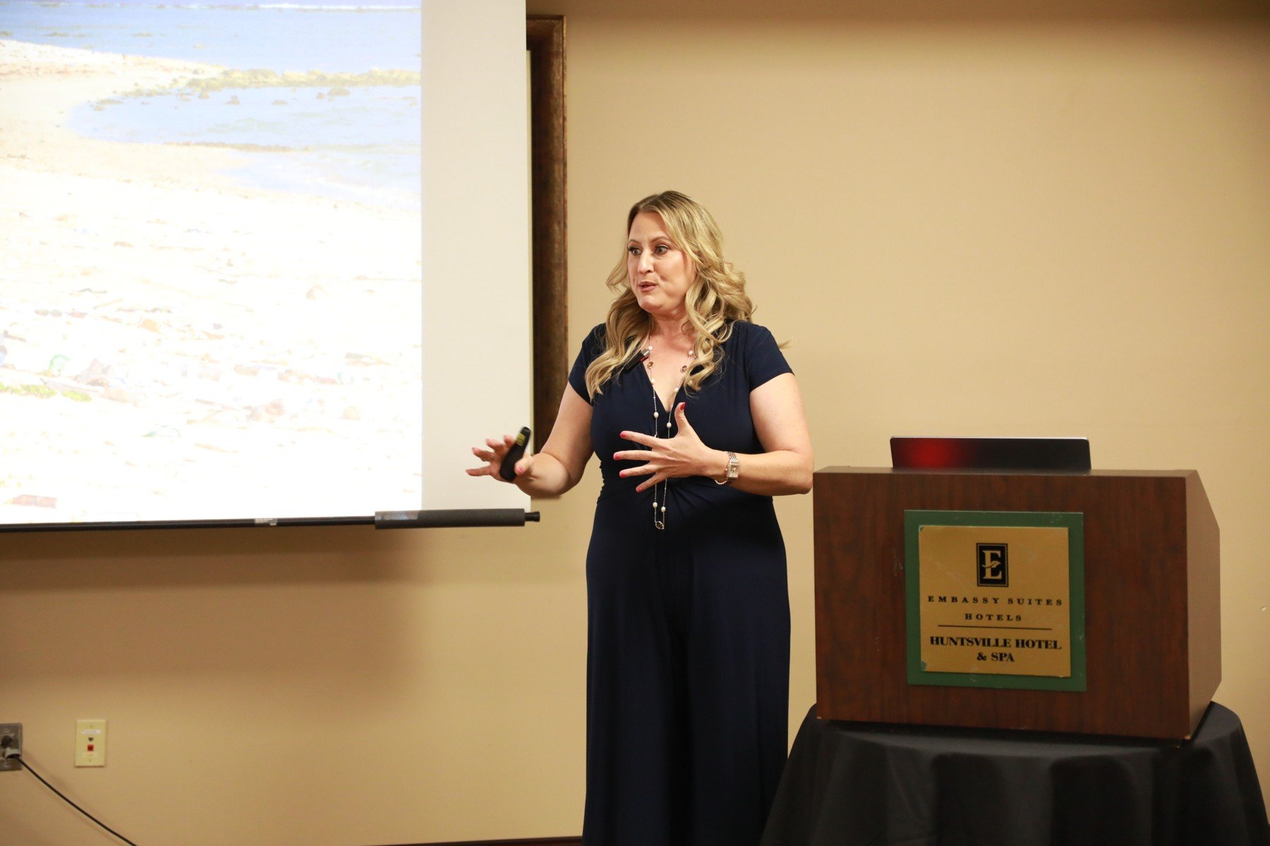 Elizabeth Edwards speaking at an SPRF conference